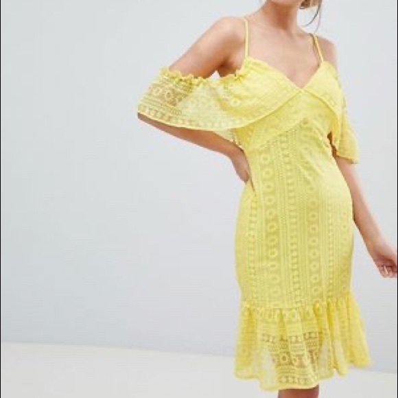 Liquorish Dresses & Skirts - Liquorish yellow cold shoulder floral lace dress✨